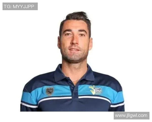 足球明星萨瓦尼的传奇之路与他在绿茵场上的辉煌成就解析