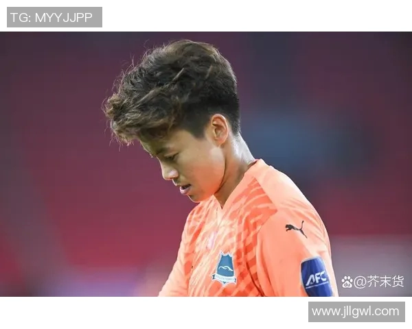 足球明星假晃技巧揭秘如何在比赛中巧妙迷惑对手提升个人表现