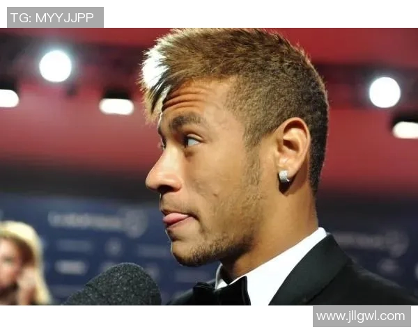 足球明星发型设计揭秘如何打造球场风格与时尚魅力的完美结合